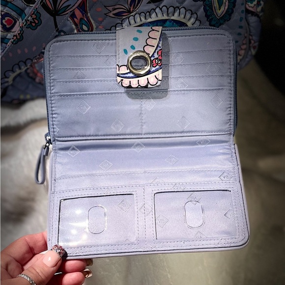 NWOT Vera Bradley LG Iconic On the Go “Makani Paisley”-w/Wallet - Picture 11 of 16